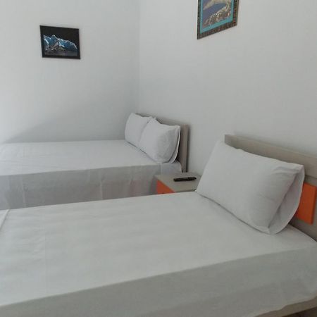 Guest House Vila Bega Sarandë 外观 照片